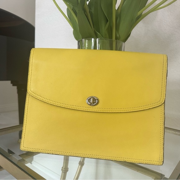 Vintage Coach Slim Envelope Clutch – Chartreuse Leather with Turn-Lock Closure - Picture 1 of 11
